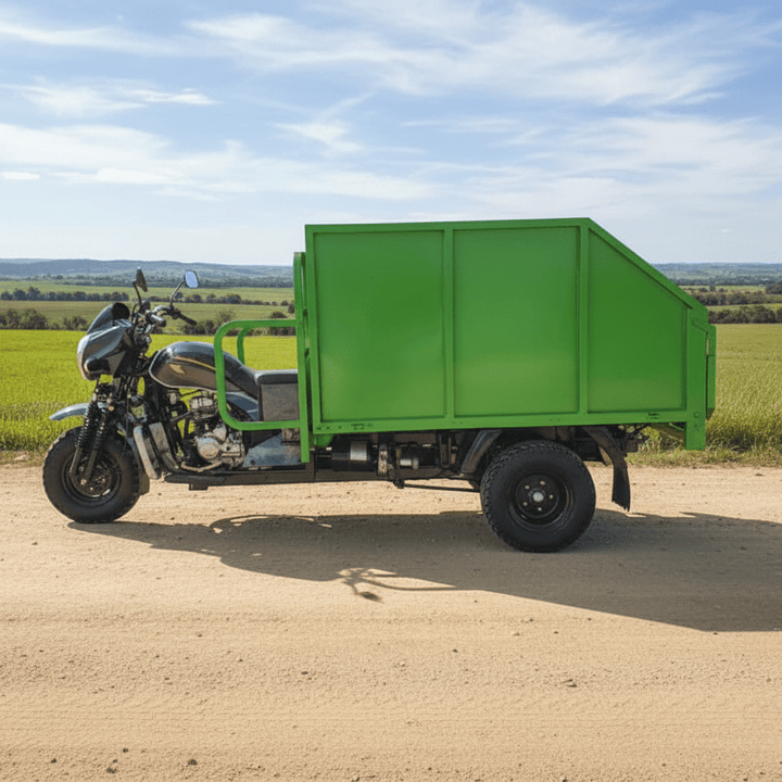 Vista del platón del motocarro Vaisand DB300ZH Recolector, destacando su diseño reforzado y la resistencia para carga pesada
